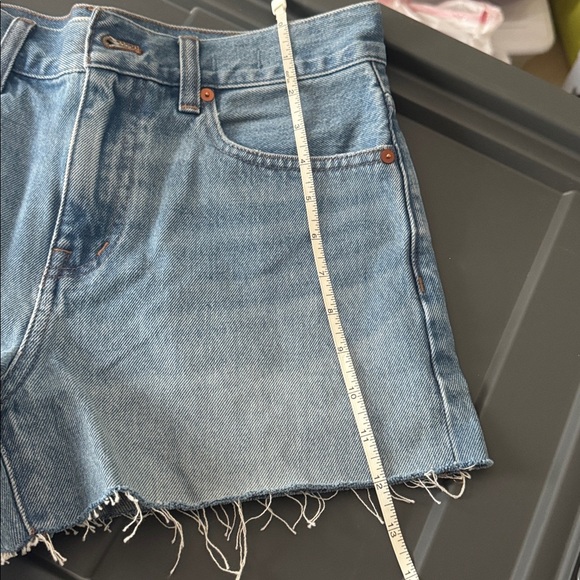 Madewell cutoff jean shorts.  Relaxed fit NWT
Size 26 - Picture 5 of 6